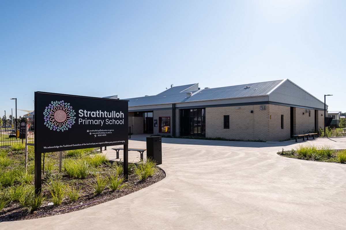 Strathtulloh Primary School - new school, photograph of main entrance to the school