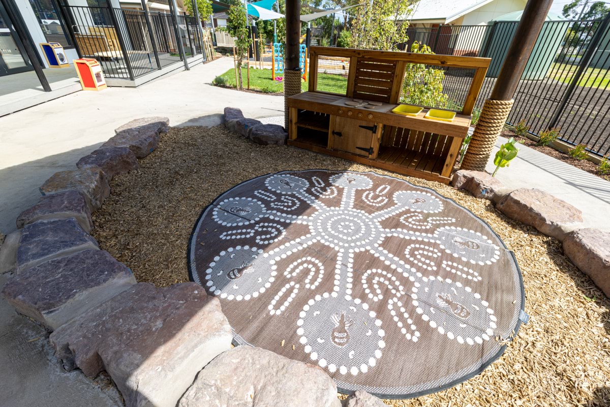 Drysdale Street Kindergarten - Covered circular outdoor seating area around an indigenous patterned mat